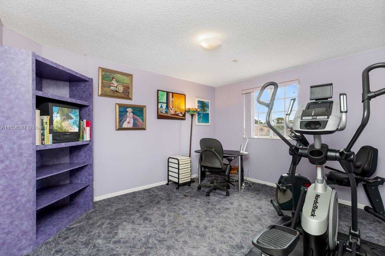 Small Image of 720 VERONA LAKE DR, Weston Number 15