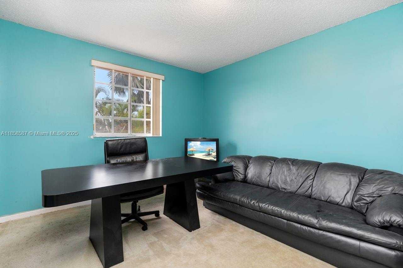 Small Image of 720 VERONA LAKE DR, Weston Number 18