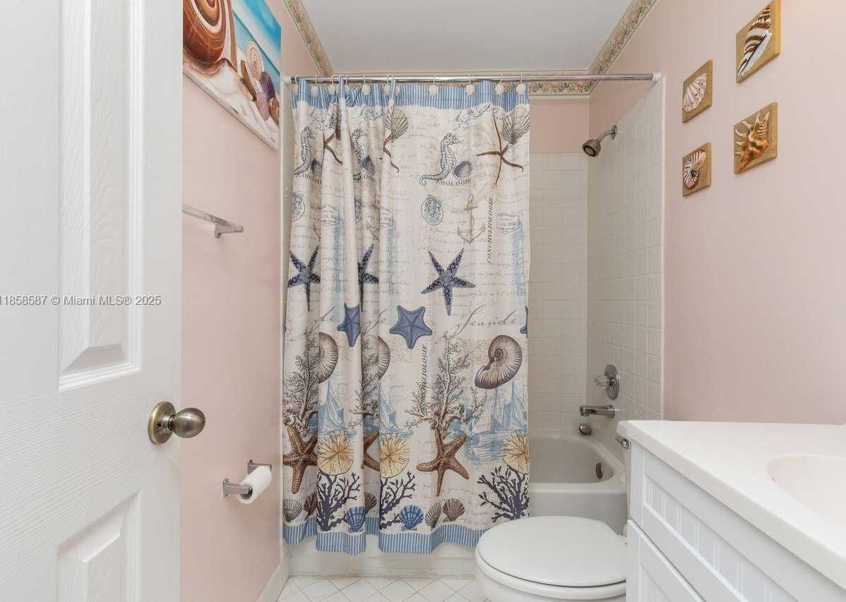 Small Image of 720 VERONA LAKE DR, Weston Number 19