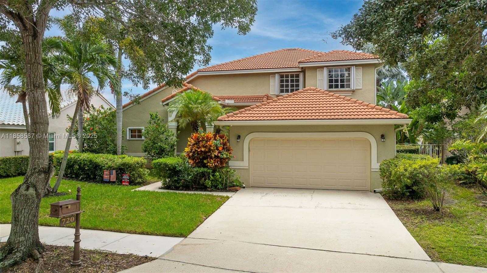 Small Image of 720 VERONA LAKE DR, Weston Number 2