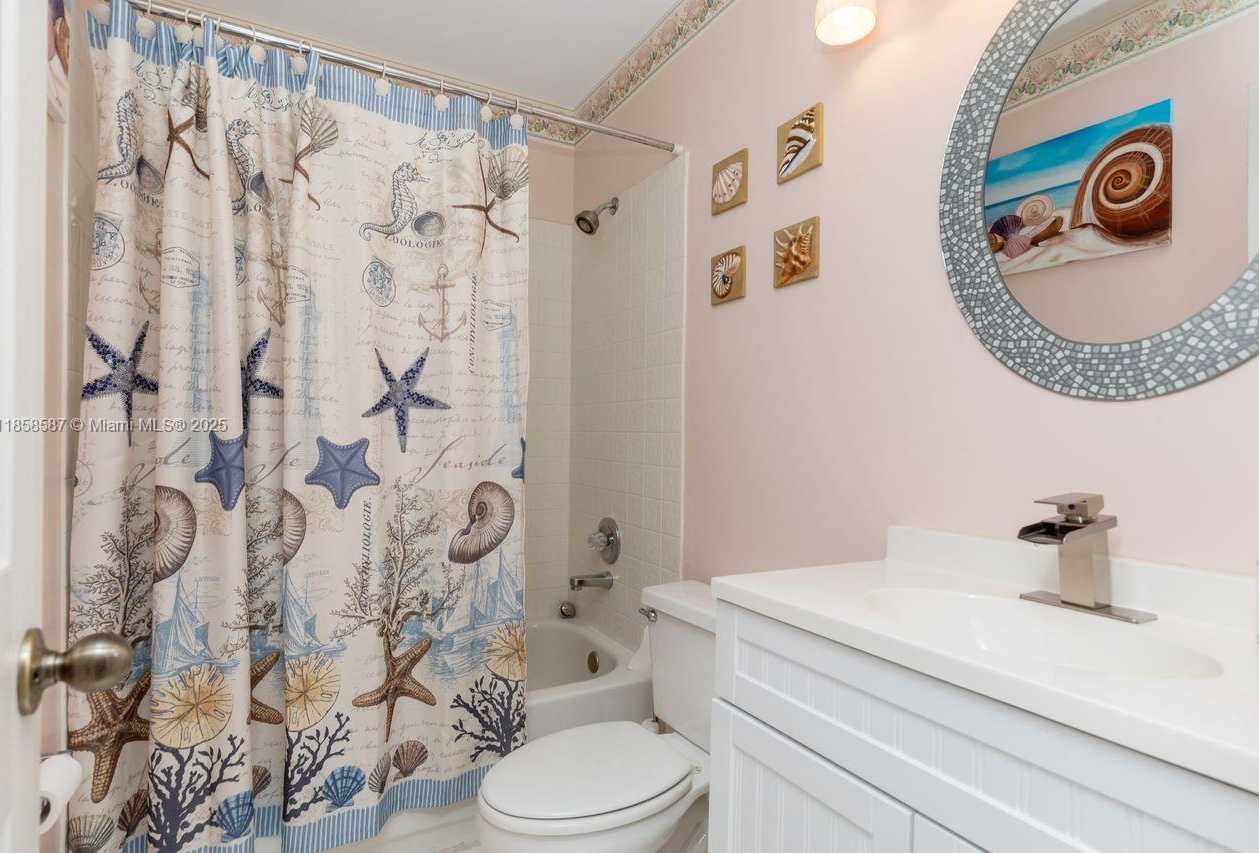 Small Image of 720 VERONA LAKE DR, Weston Number 20
