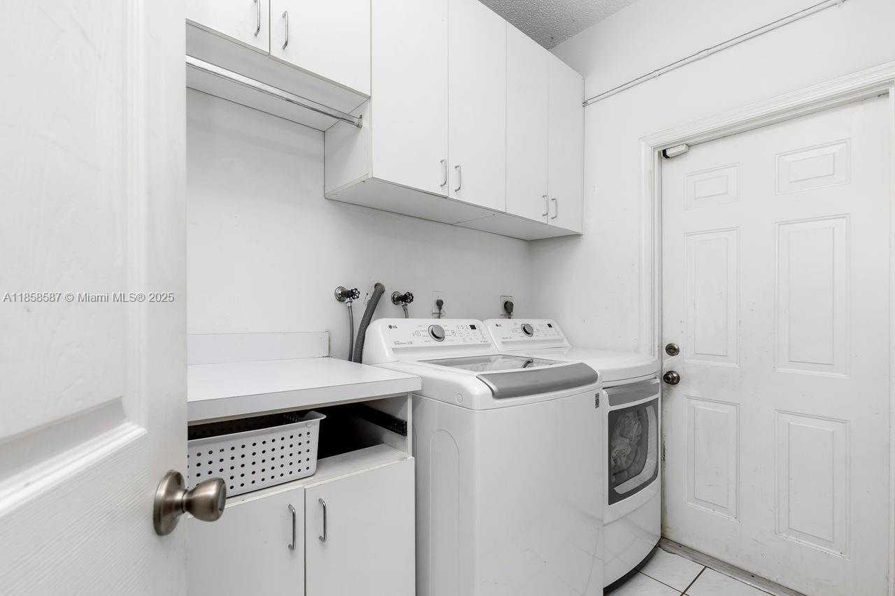 Small Image of 720 VERONA LAKE DR, Weston Number 21
