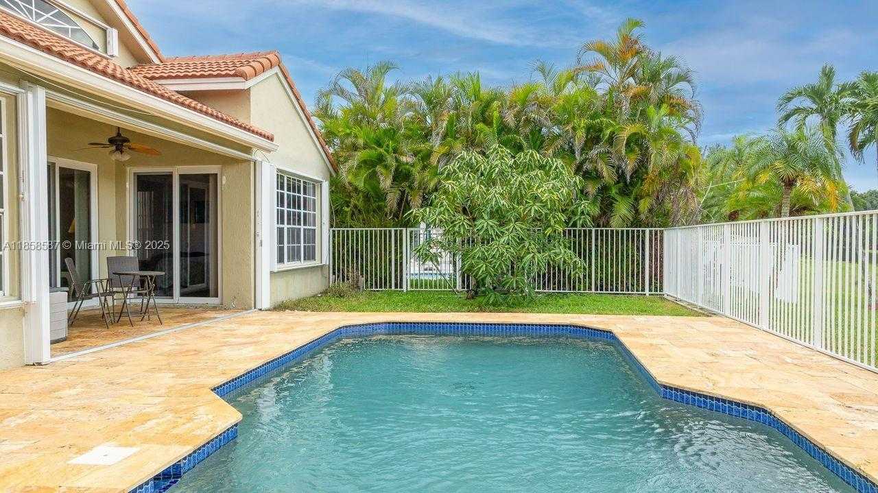 Small Image of 720 VERONA LAKE DR, Weston Number 22