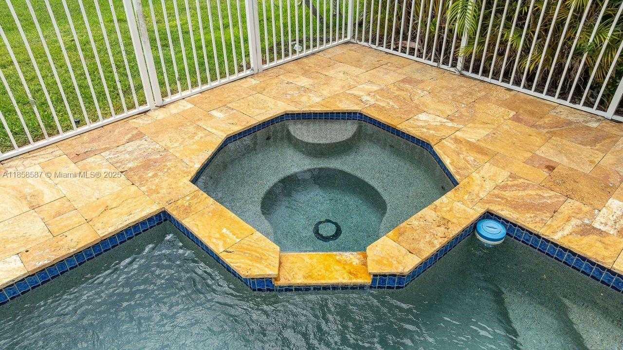 Small Image of 720 VERONA LAKE DR, Weston Number 23