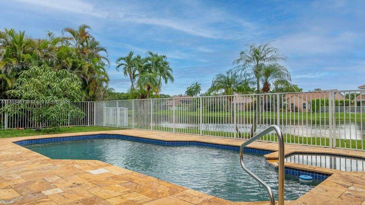Small Image of 720 VERONA LAKE DR, Weston Number 25