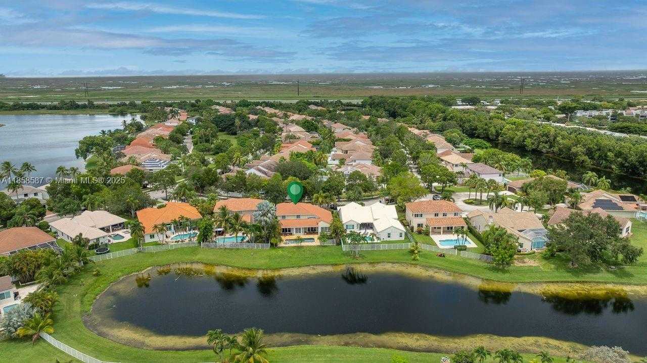 Small Image of 720 VERONA LAKE DR, Weston Number 28