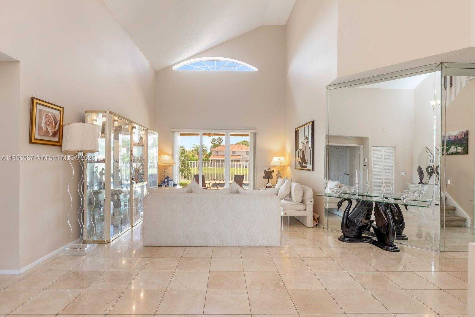 Small Image of 720 VERONA LAKE DR, Weston Number 3