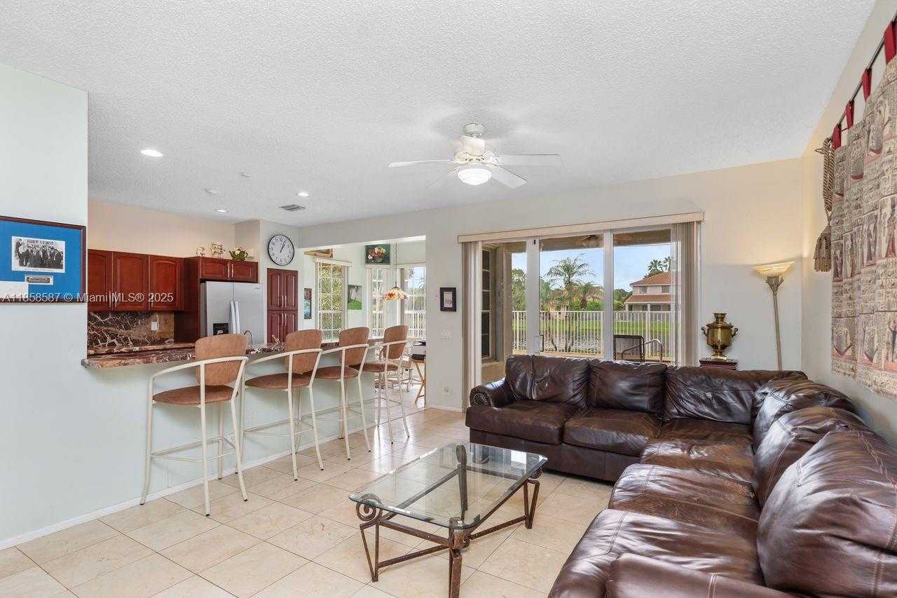 Small Image of 720 VERONA LAKE DR, Weston Number 8