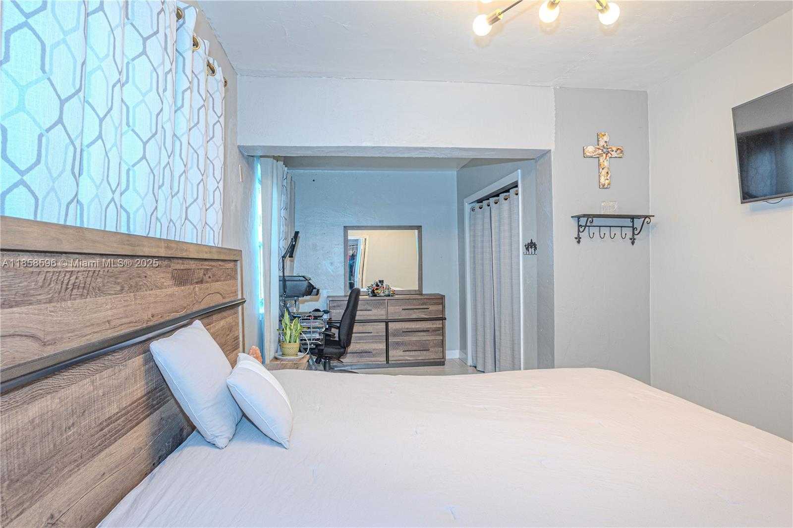 Small Image of 921 NORTH 31ST CT, Hollywood Number 18