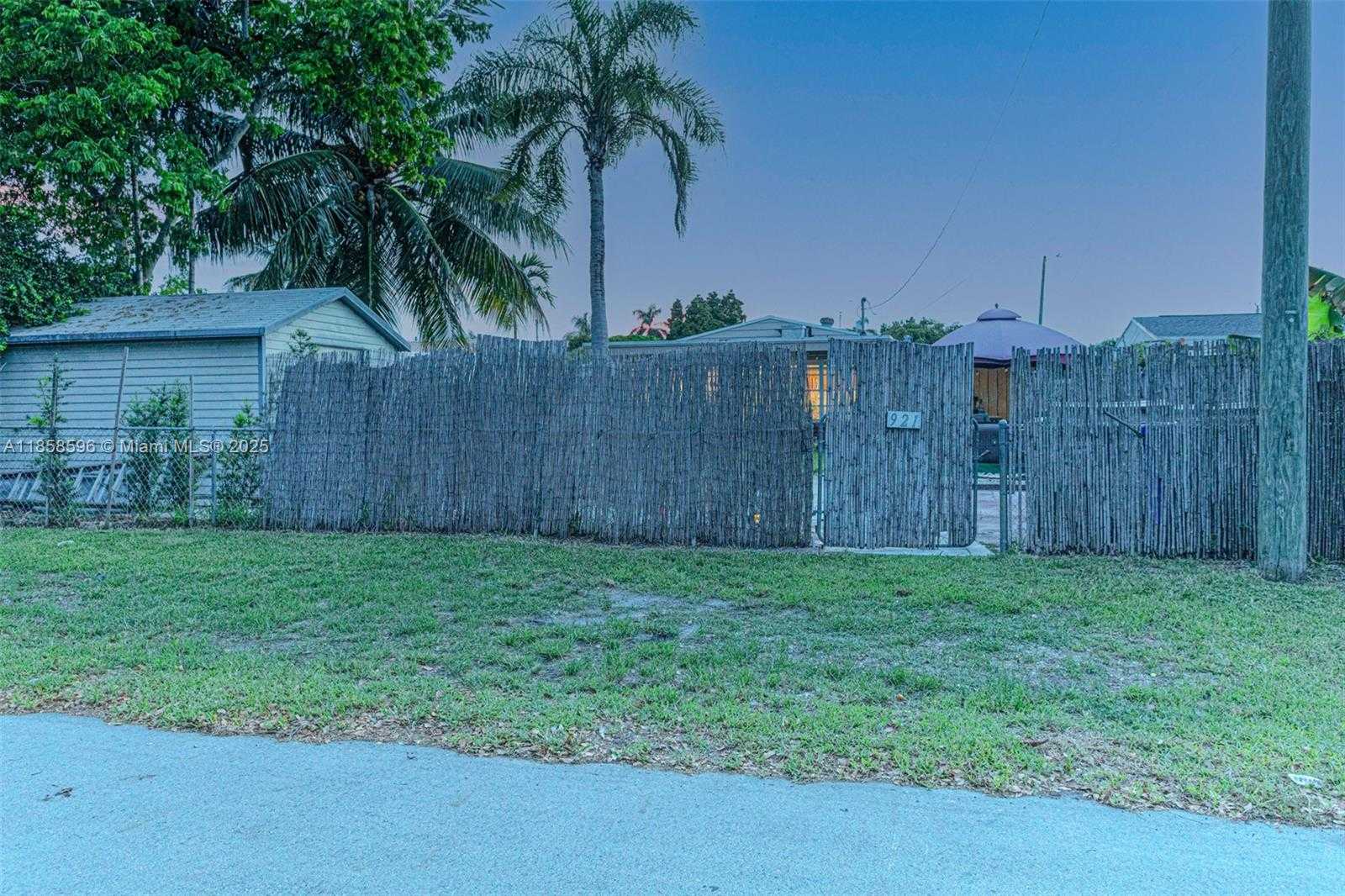 Small Image of 921 NORTH 31ST CT, Hollywood Number 45