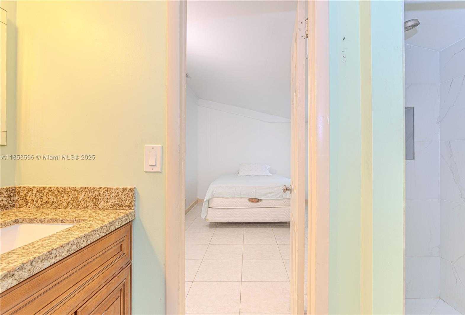 Small Image of 921 NORTH 31ST CT, Hollywood Number 6