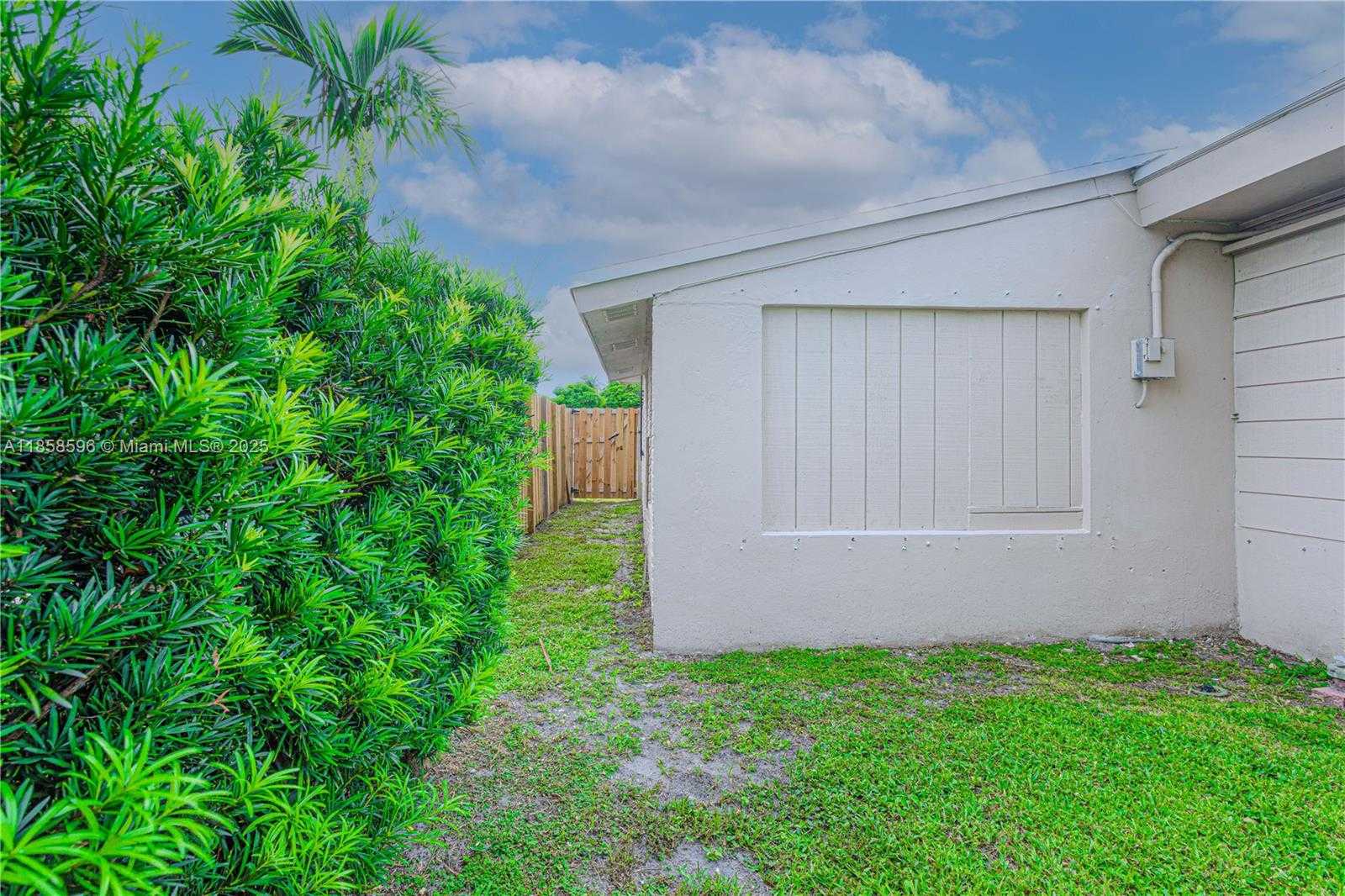 Small Image of 921 NORTH 31ST CT, Hollywood Number 7