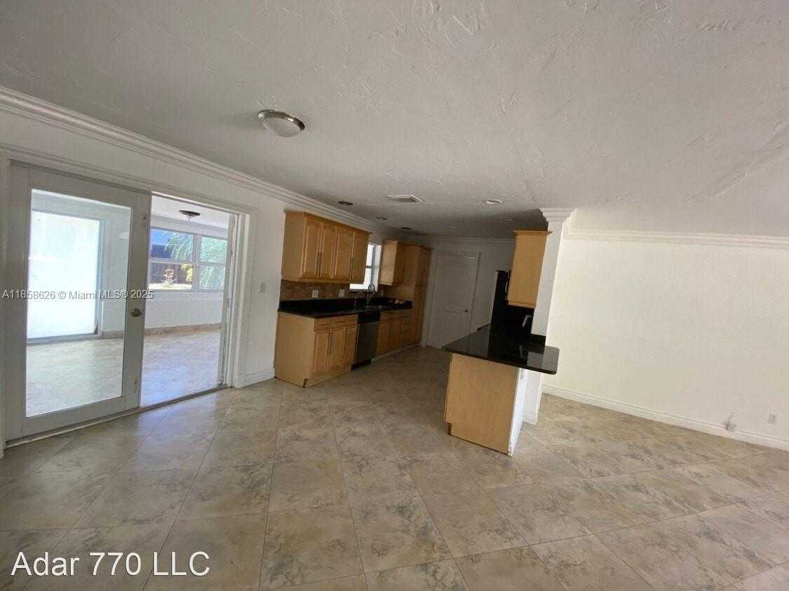 Small Image of 804 NORTH EAST 2ND ST, Hallandale Beach Number 3
