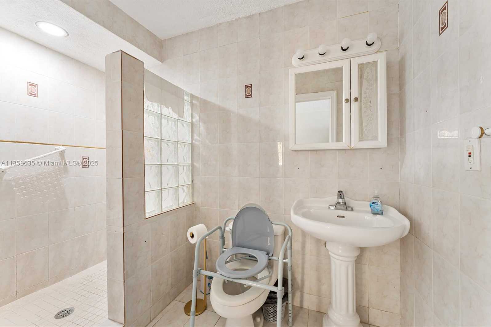 Small Image of 8100 SOUTH WEST 95TH CT, Miami Number 14