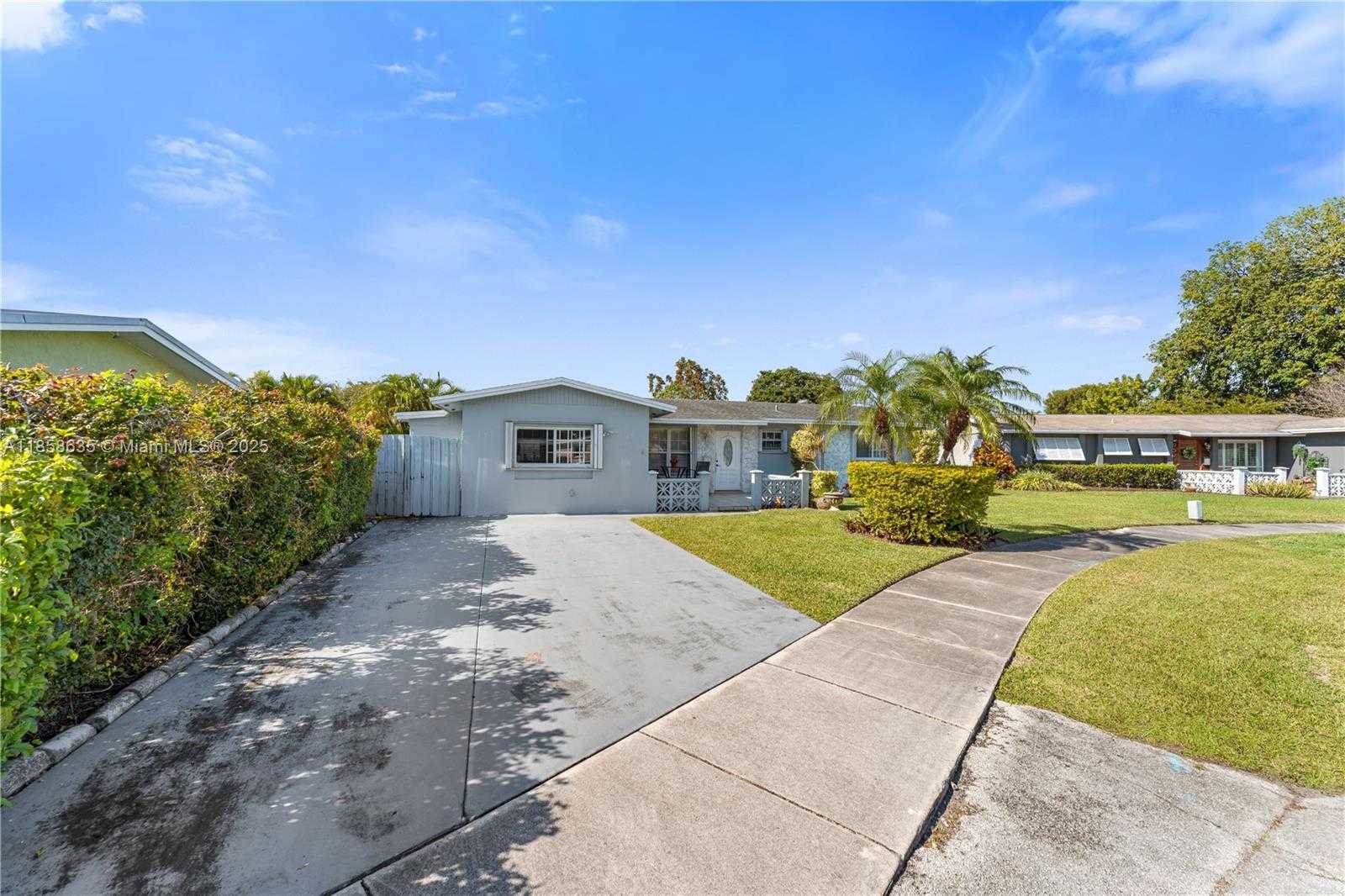 Small Image of 8100 SOUTH WEST 95TH CT, Miami Number 2