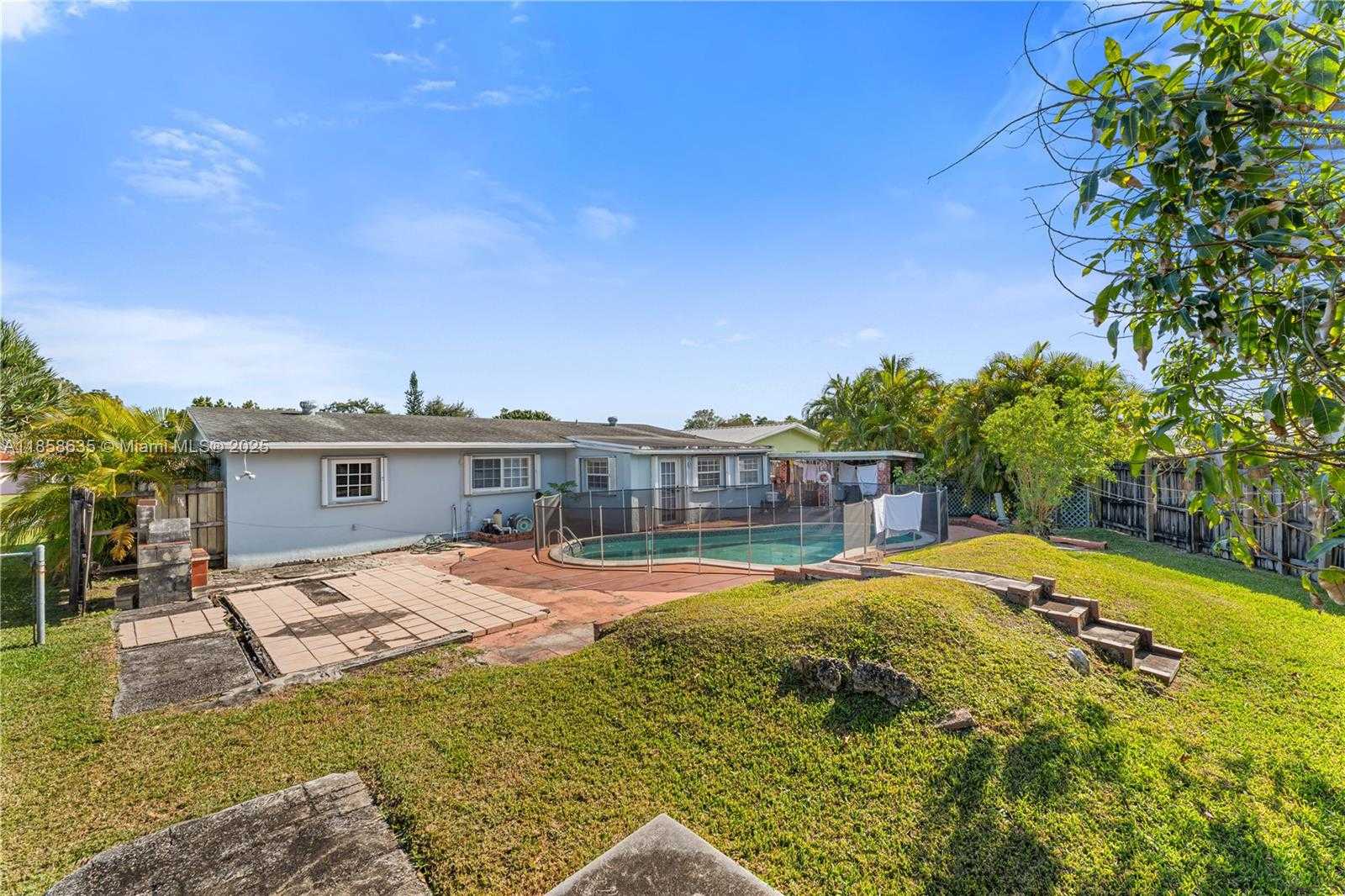 Small Image of 8100 SOUTH WEST 95TH CT, Miami Number 22
