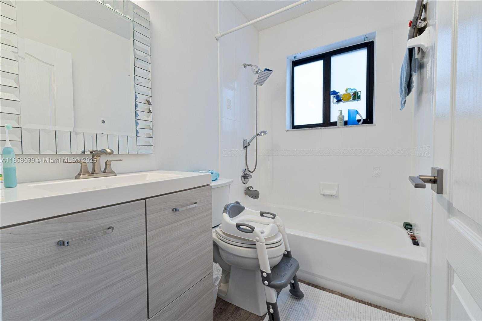 Small Image of 16258 SOUTH WEST 68TH TER, Miami Number 15