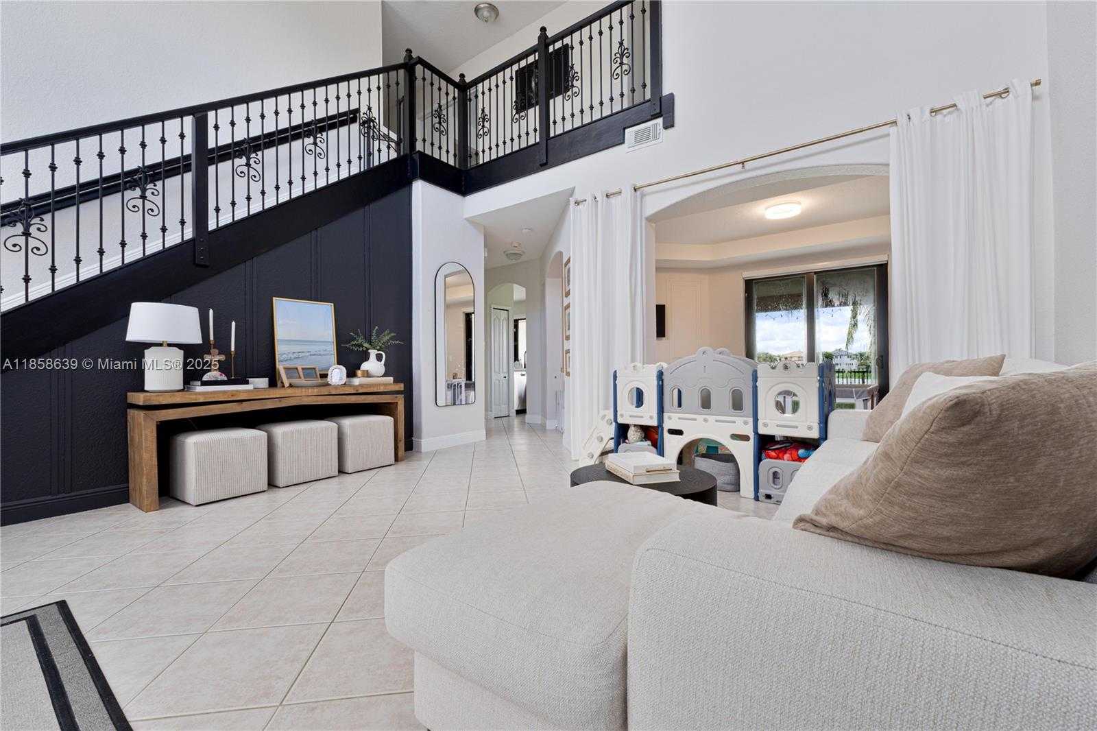 Small Image of 16258 SOUTH WEST 68TH TER, Miami Number 3