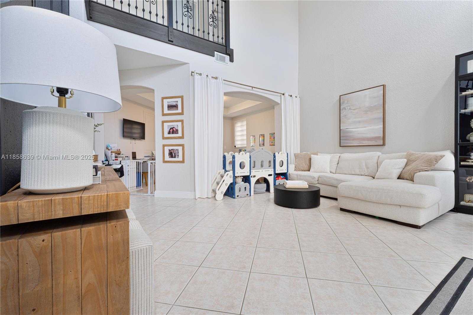 Small Image of 16258 SOUTH WEST 68TH TER, Miami Number 4