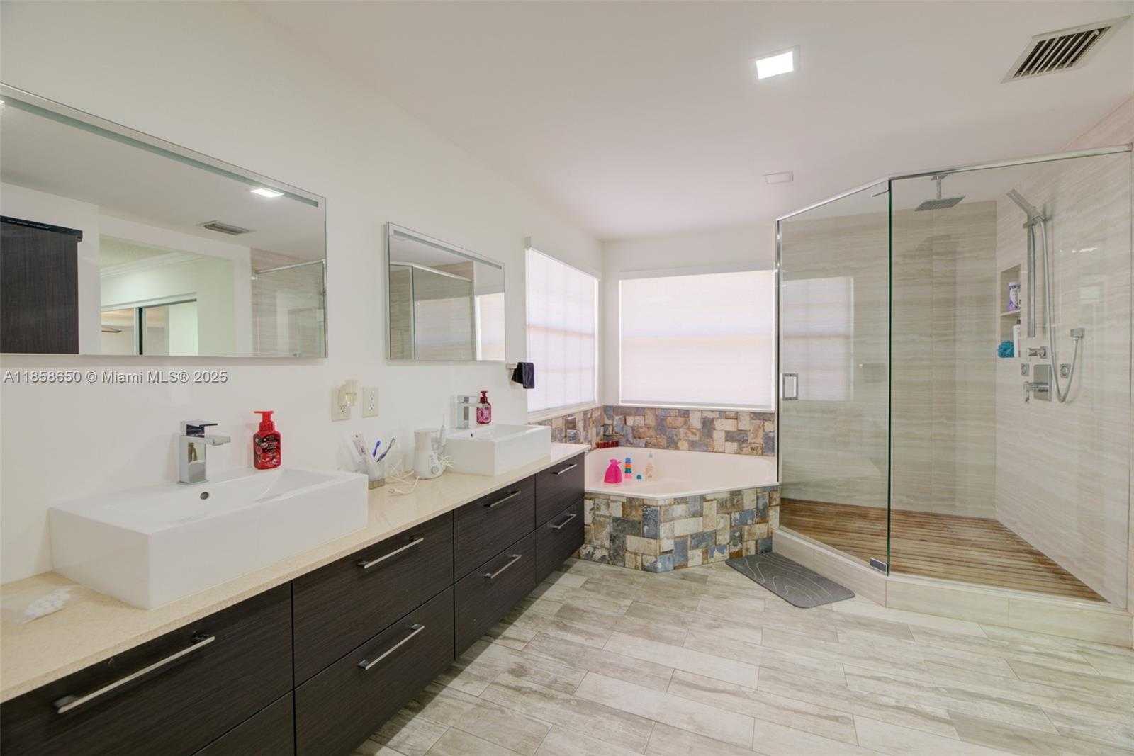 Small Image of 18196 SOUTH WEST 29TH ST, Miramar Number 34