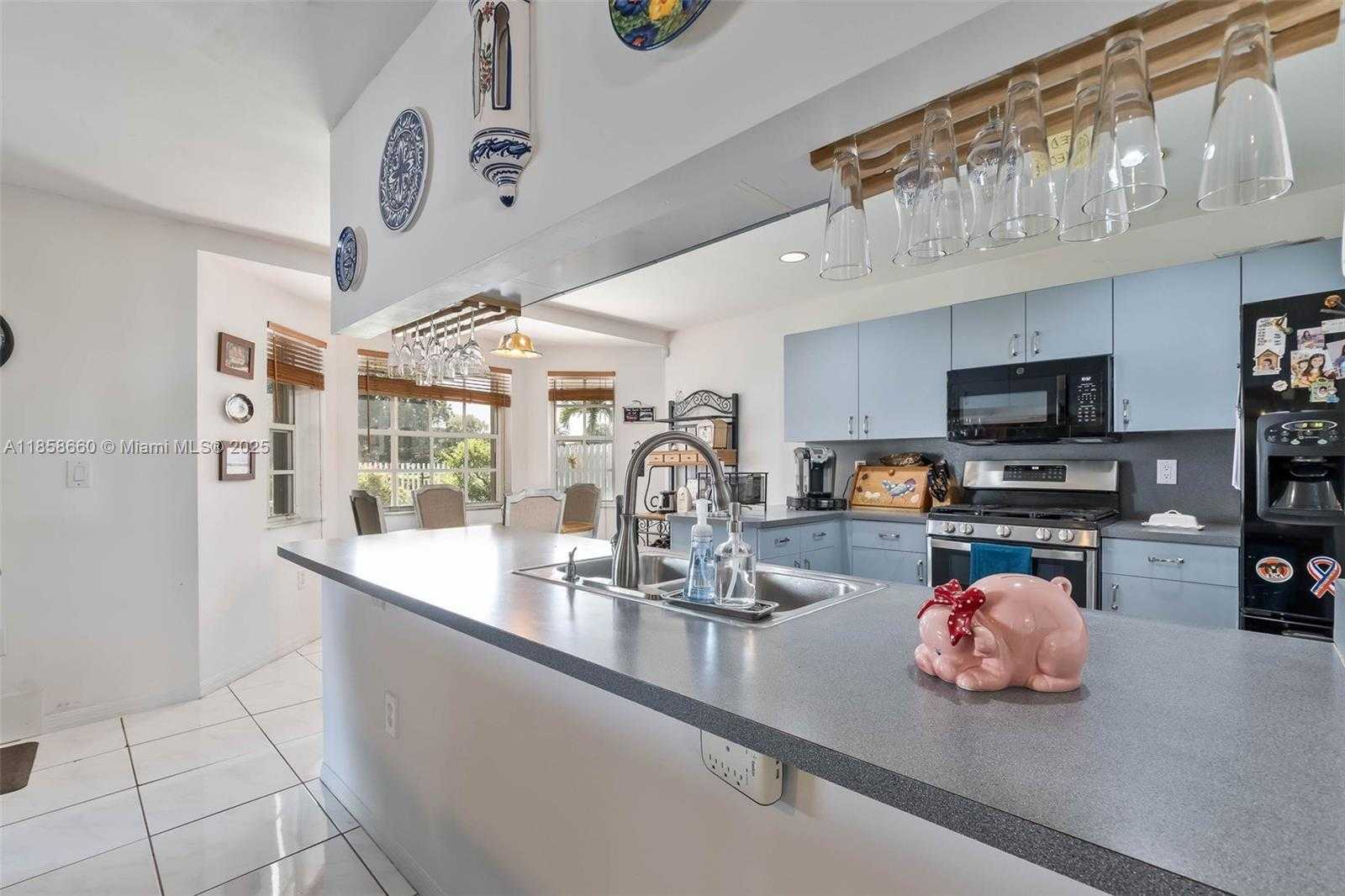 Small Image of 161 GRANADA AVE, Weston Number 12