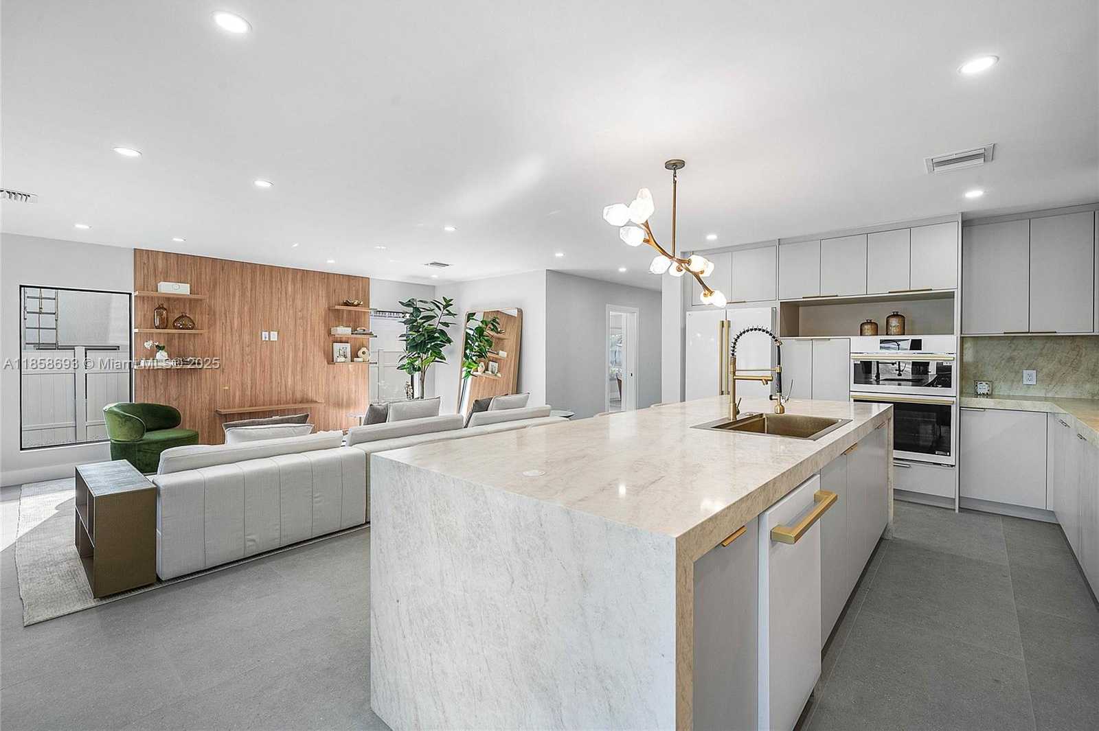 Small Image of 3225 CANAL DR, Pompano Beach Number 10