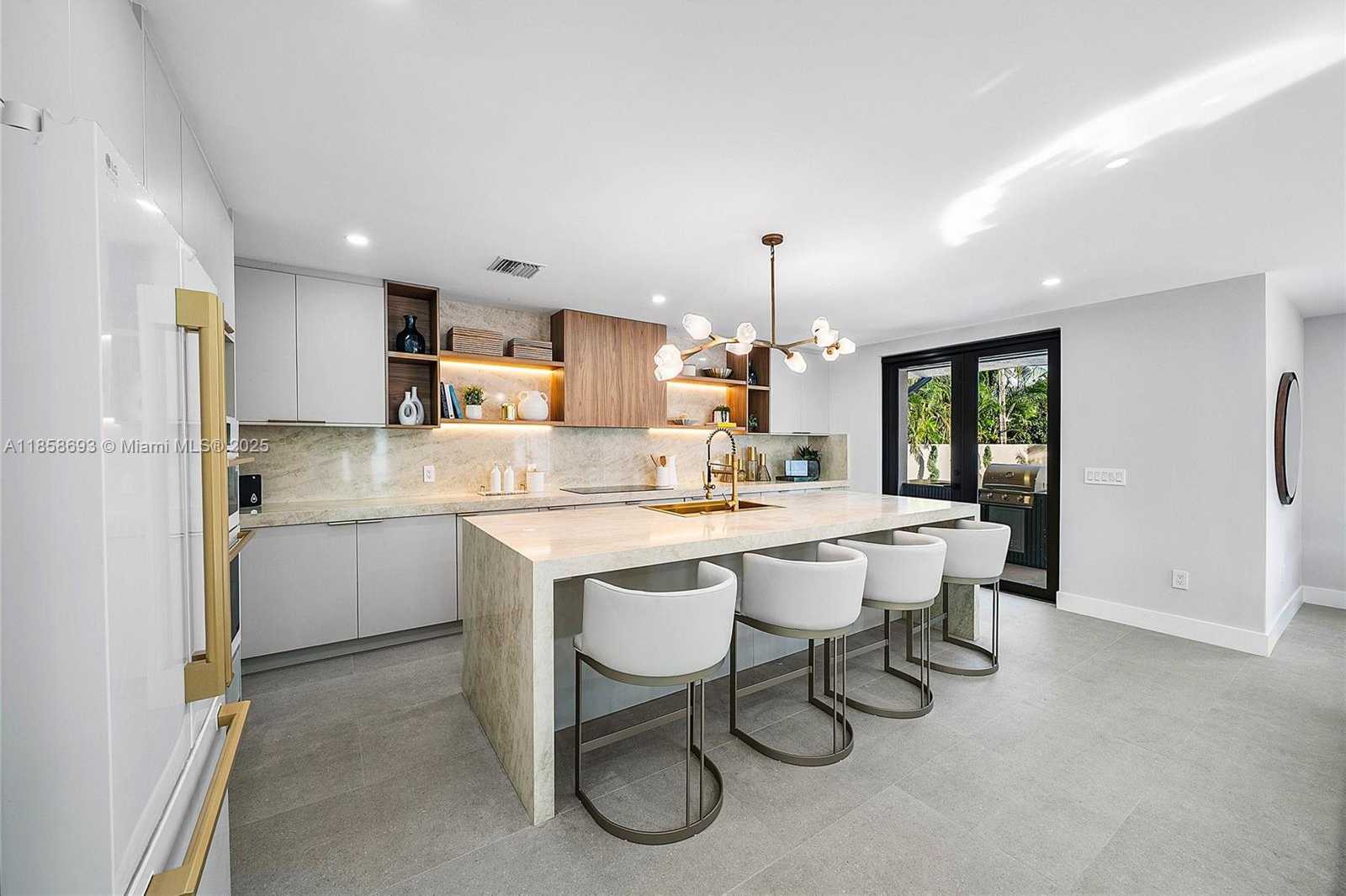 Small Image of 3225 CANAL DR, Pompano Beach Number 12