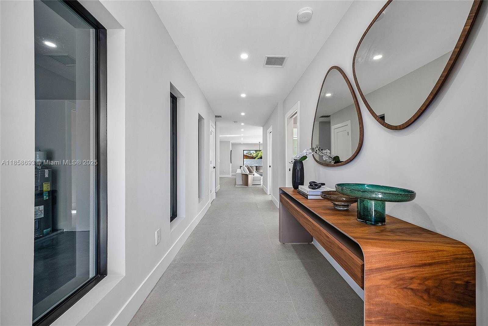 Small Image of 3225 CANAL DR, Pompano Beach Number 17