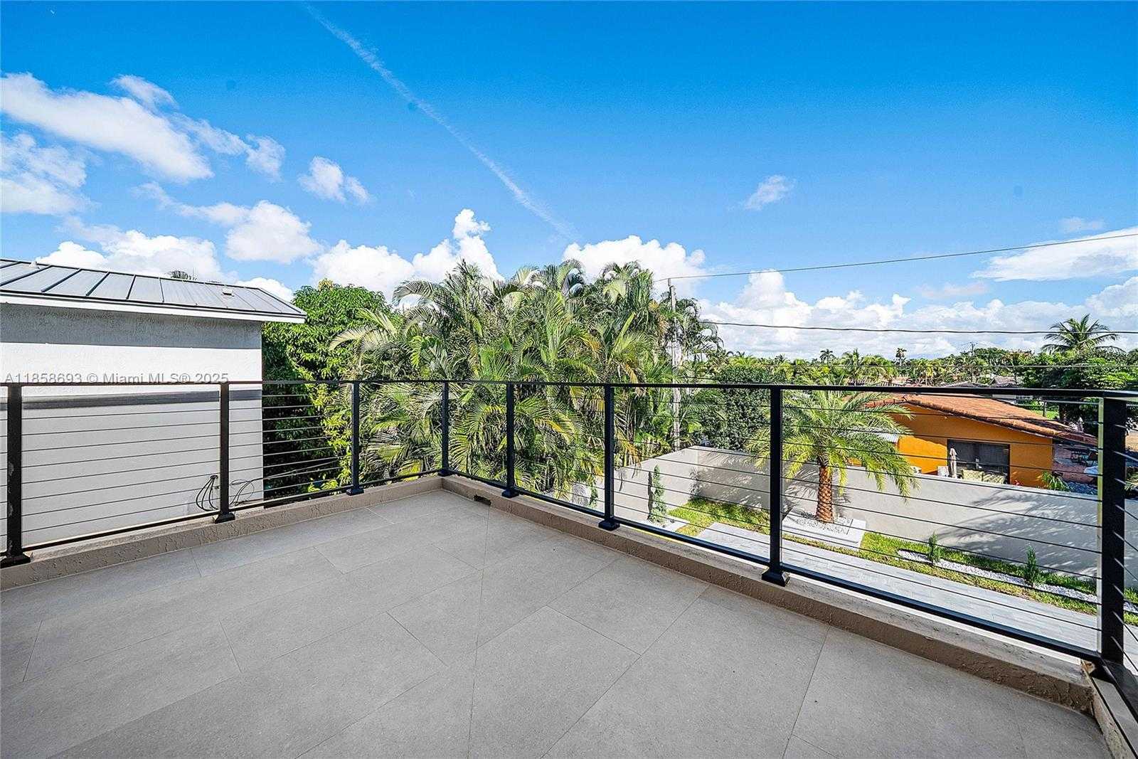 Small Image of 3225 CANAL DR, Pompano Beach Number 28