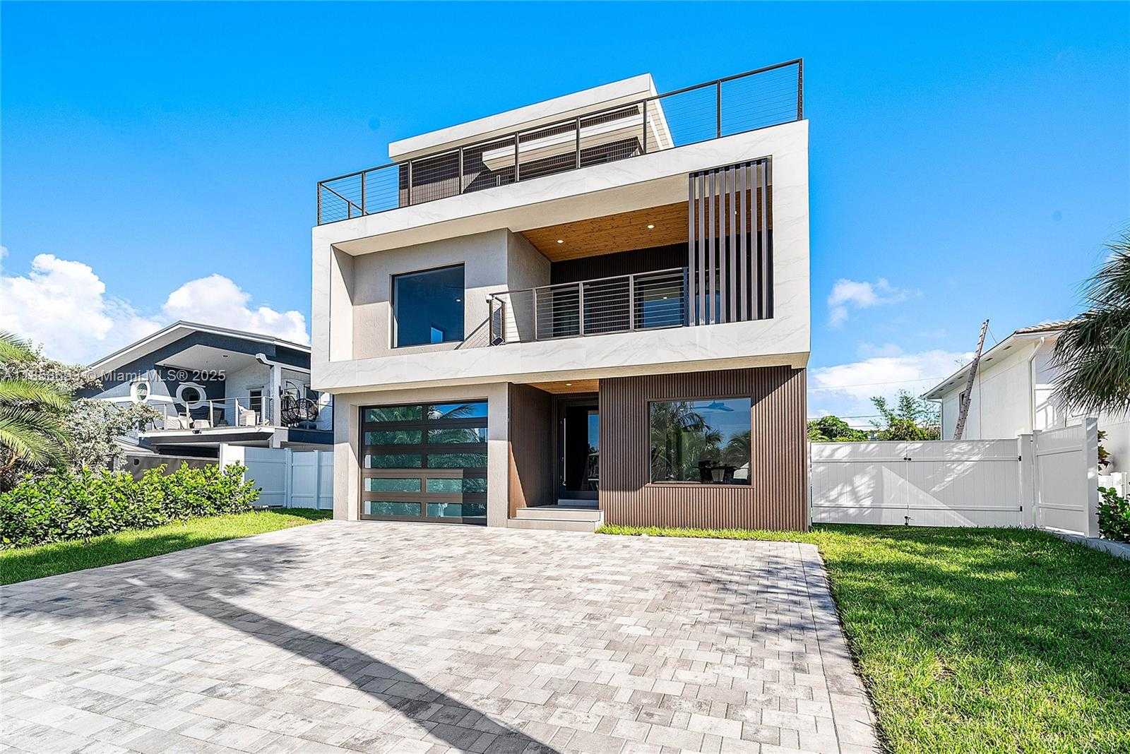 Small Image of 3225 CANAL DR, Pompano Beach Number 3