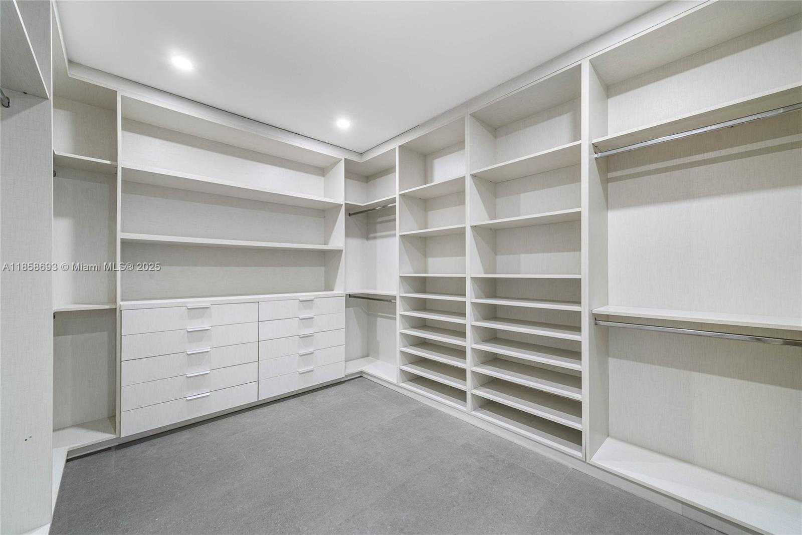 Small Image of 3225 CANAL DR, Pompano Beach Number 30