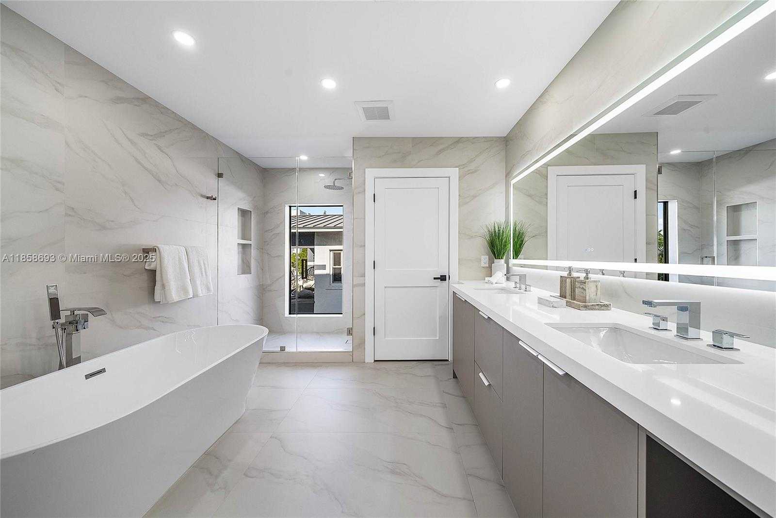 Small Image of 3225 CANAL DR, Pompano Beach Number 31