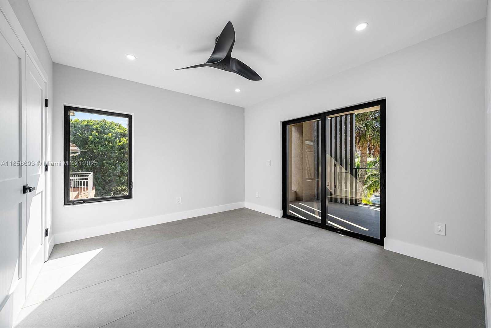 Small Image of 3225 CANAL DR, Pompano Beach Number 35