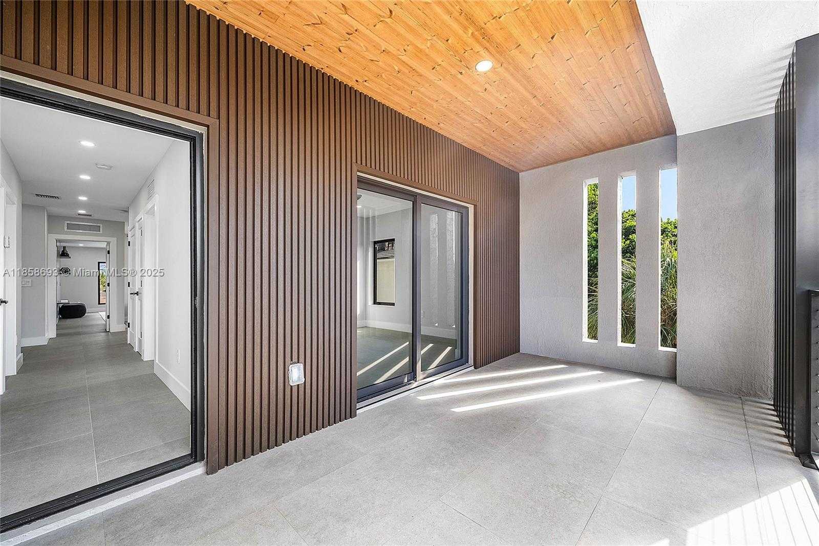 Small Image of 3225 CANAL DR, Pompano Beach Number 41