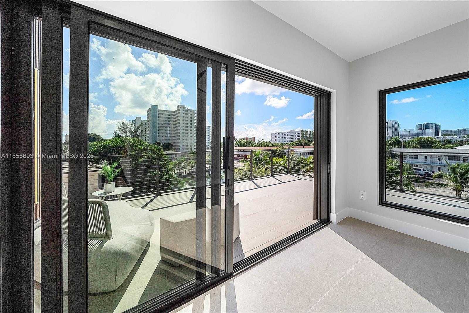 Small Image of 3225 CANAL DR, Pompano Beach Number 58