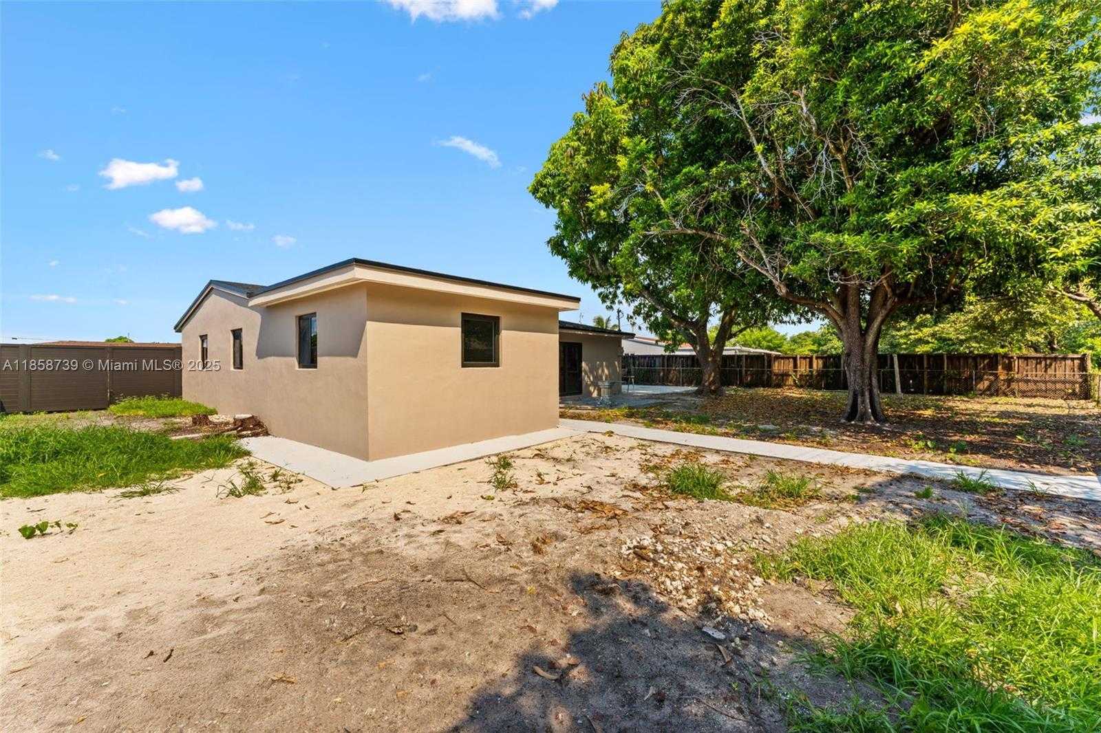 Small Image of 17211 NORTH WEST 43RD AVE, Miami Gardens Number 22