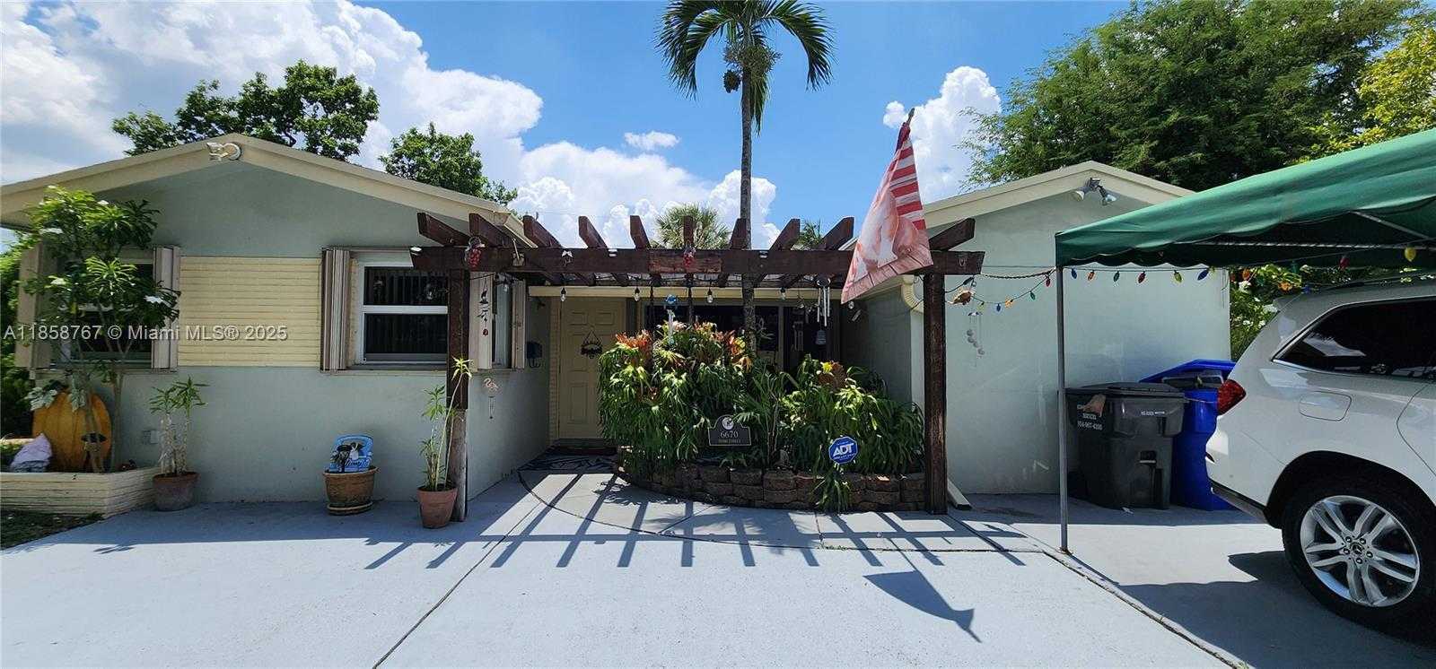 Small Image of 6670 PERRY ST, Hollywood Number 14