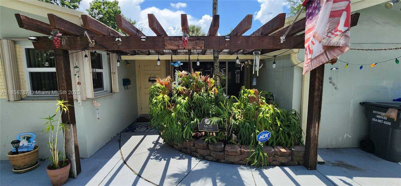 Small Image of 6670 PERRY ST, Hollywood Number 15