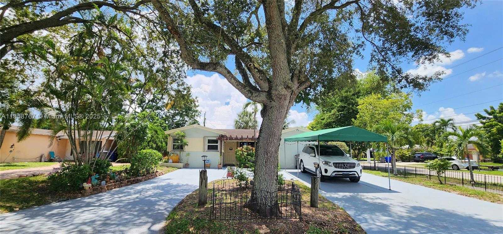 Small Image of 6670 PERRY ST, Hollywood Number 2