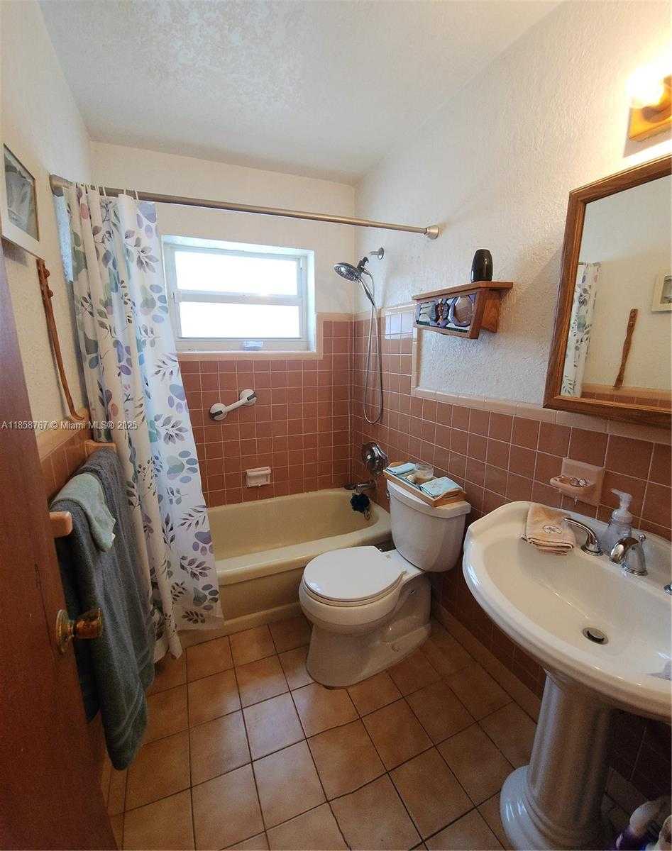 Small Image of 6670 PERRY ST, Hollywood Number 24