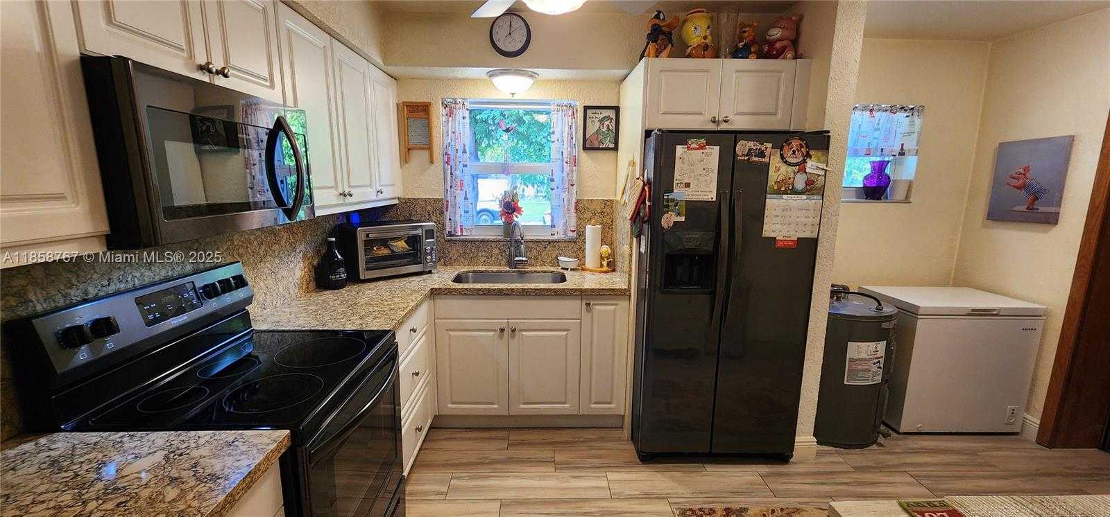 Small Image of 6670 PERRY ST, Hollywood Number 34