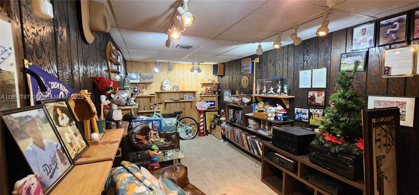 Small Image of 6670 PERRY ST, Hollywood Number 37