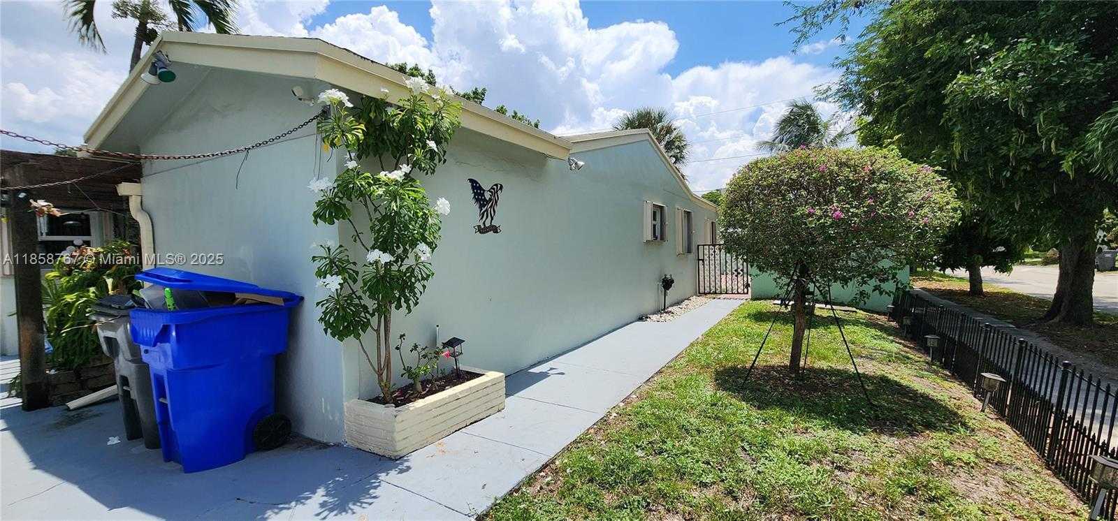 Small Image of 6670 PERRY ST, Hollywood Number 4