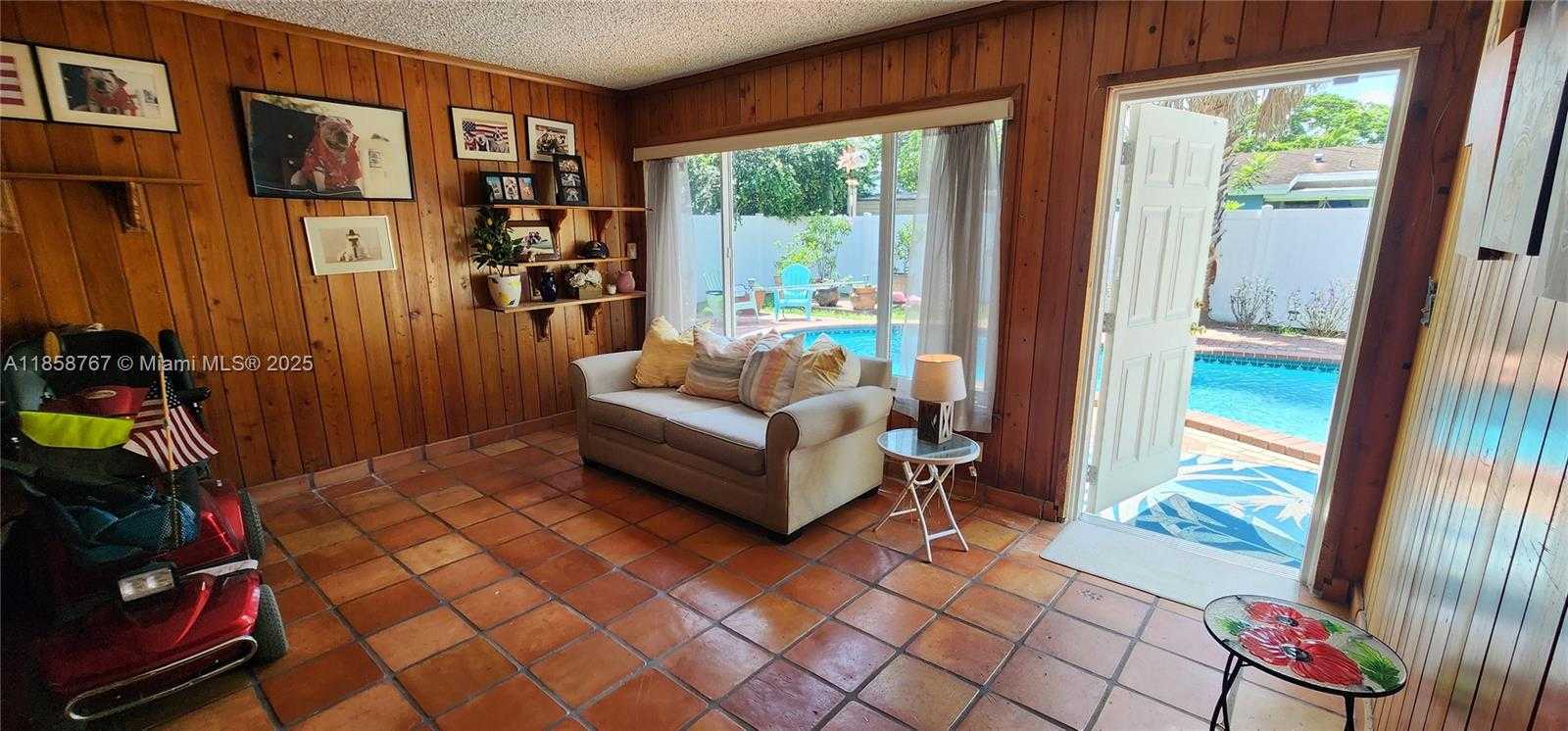 Small Image of 6670 PERRY ST, Hollywood Number 42