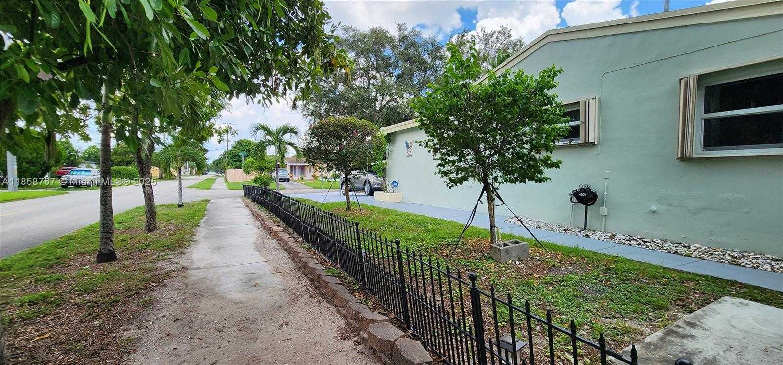 Small Image of 6670 PERRY ST, Hollywood Number 5