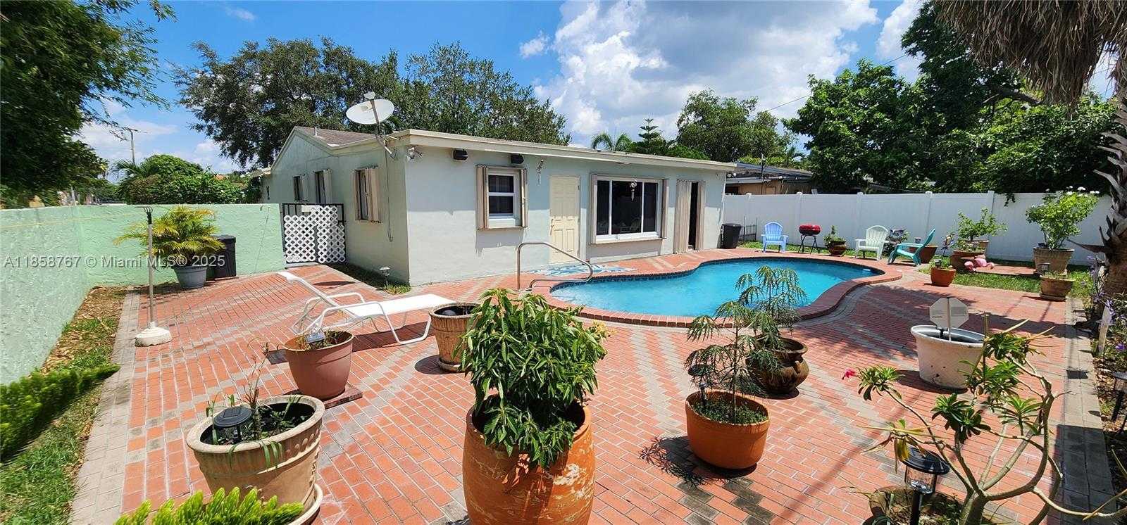 Small Image of 6670 PERRY ST, Hollywood Number 8