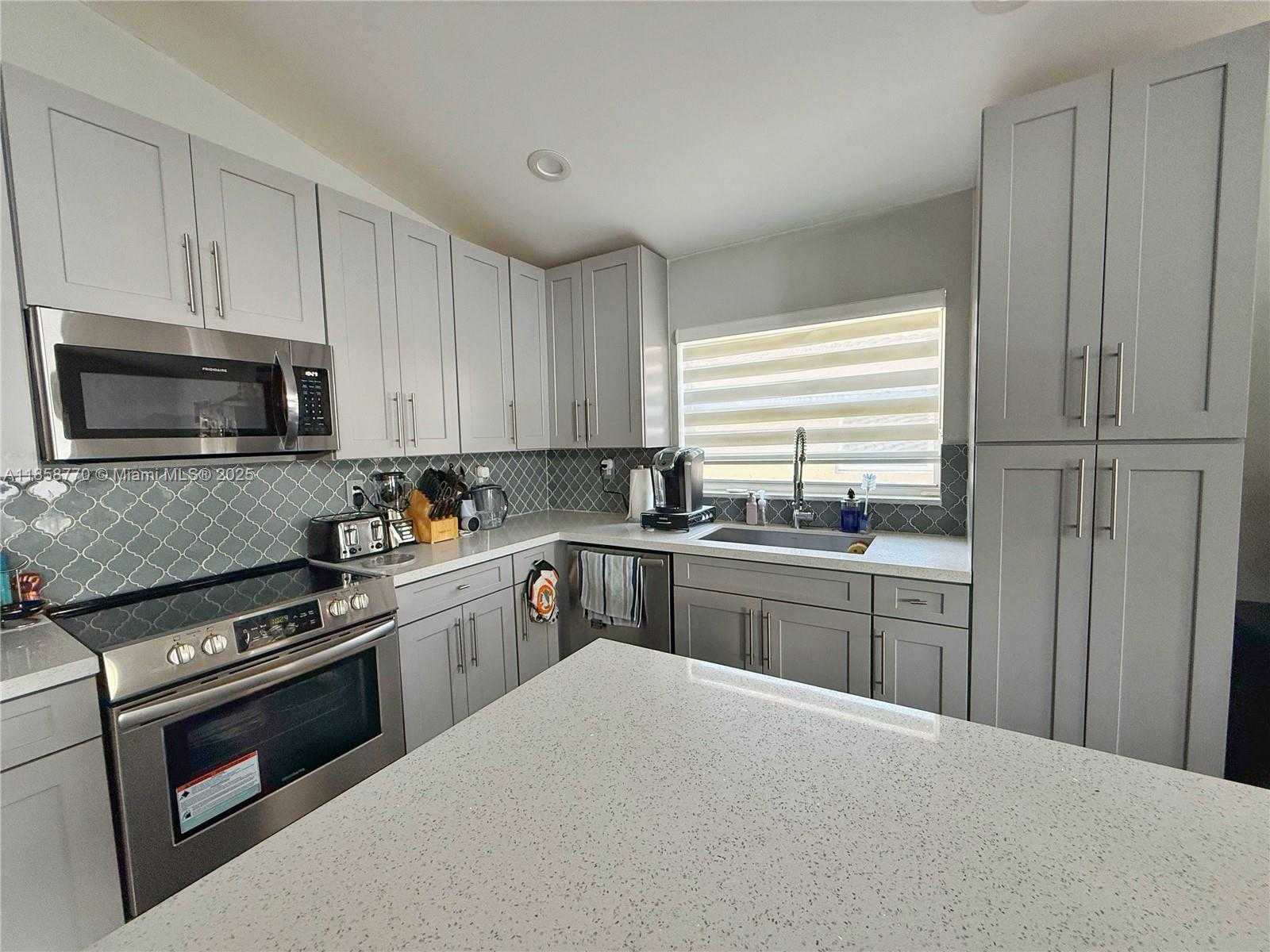 Small Image of 2411 NORTH WEST 184TH TER, Pembroke Pines Number 11
