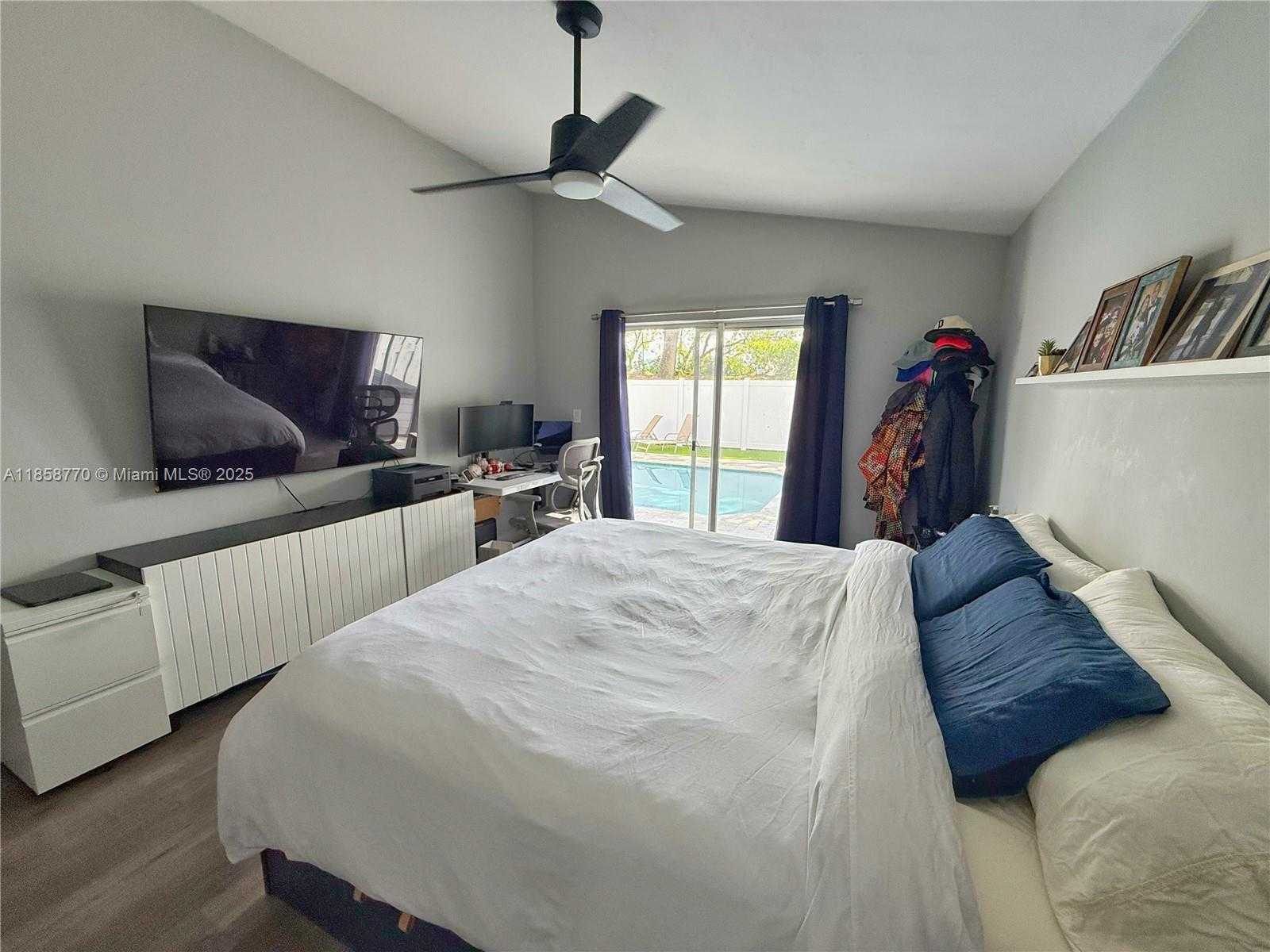 Small Image of 2411 NORTH WEST 184TH TER, Pembroke Pines Number 15