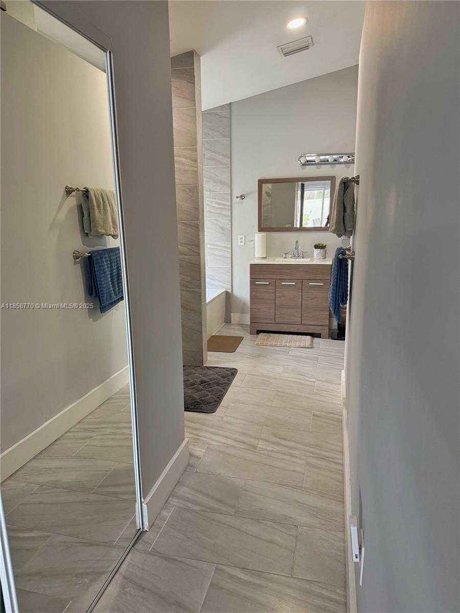Small Image of 2411 NORTH WEST 184TH TER, Pembroke Pines Number 16