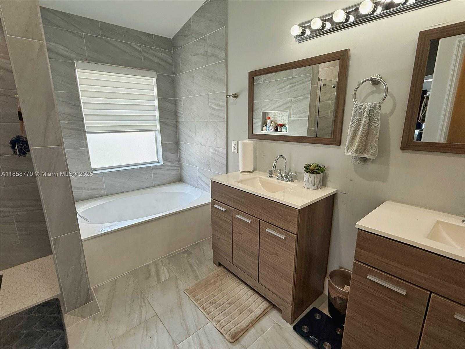 Small Image of 2411 NORTH WEST 184TH TER, Pembroke Pines Number 17